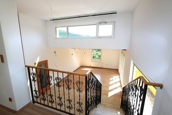 Blick von der Galerie auf den Wohnbereich