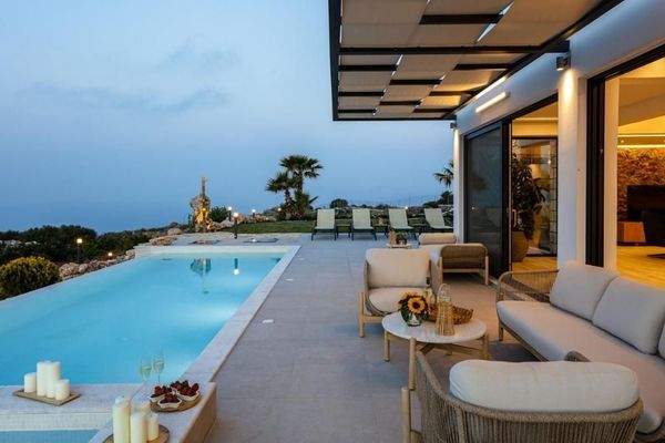 Kreta, Kefalas: Erstaunliche Steinvilla mit Meerblick und Pool zu verkaufen