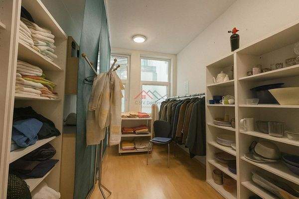 Zimmer mit Küche/hinterer Teil