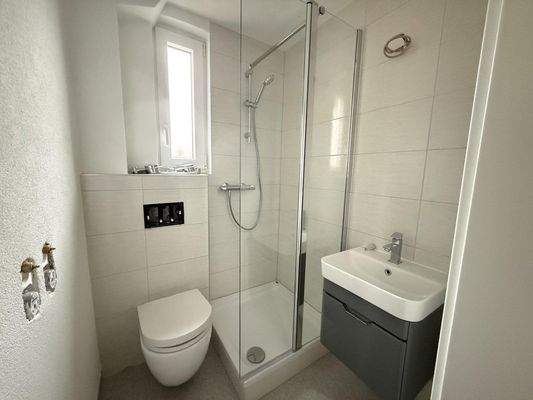 Badezimmer (untere Etage)