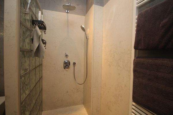 VOLLBAD MIT WALK-IN SHOWER