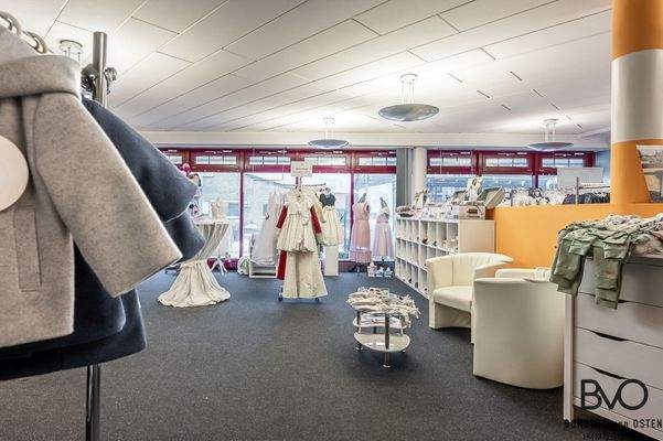 Offene, lichtdurchflutete Verkaufsfläche