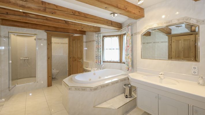 KITZIMMO-Großzügiges Haus mit 3 Wohnungen mieten - Immobilien St. Johann.