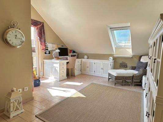 Schön geschnitten, Zimmer 2