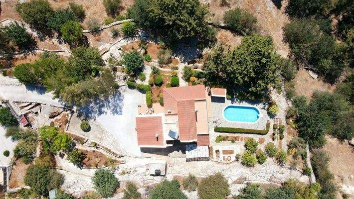 Kreta, Gavalochori: Charmante Landvilla mit drei Schlafzimmern und Pool zum Verkauf