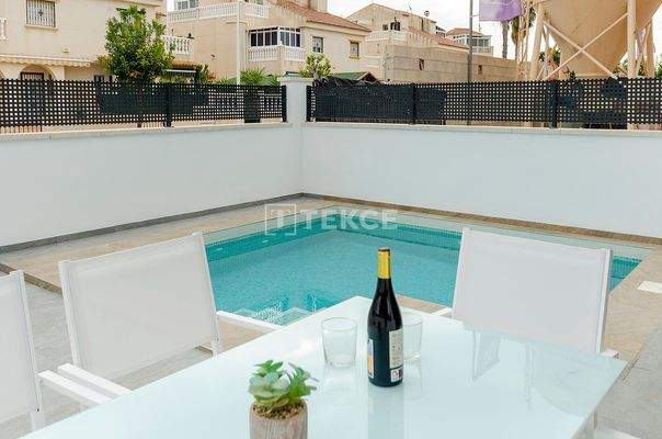 Detached Villas with Pools and Parking in Torrevieja Alicante