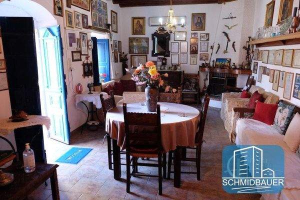 Kreta, Pompia: Traditionelles Haus in schöner Lage mit Innenhof zu verkaufen