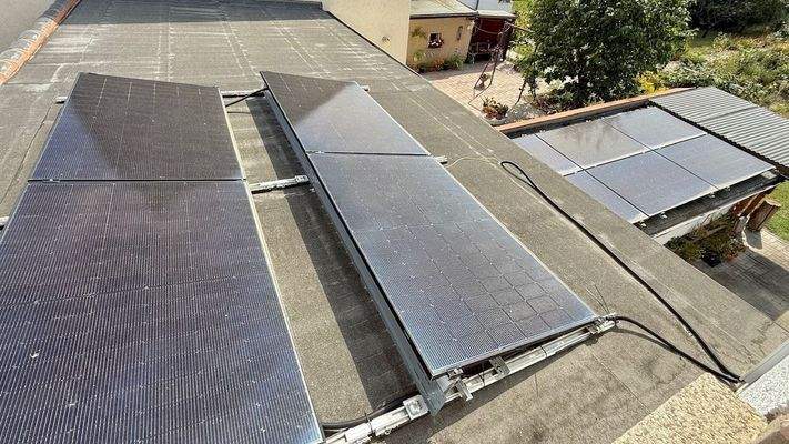 PV-Anlage auf Garage und Nebengelass