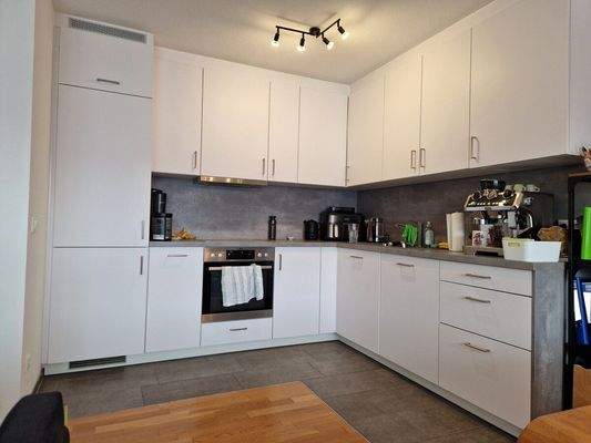 Einbauküche mit Elektrogeräten