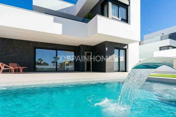 Elegant Detached Villas with Pools in Rojales Alicante