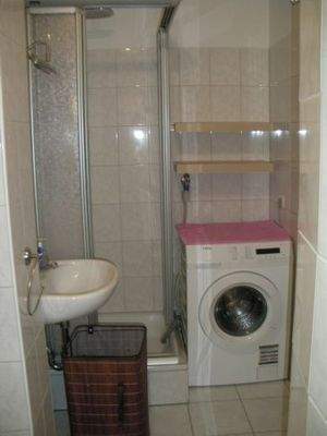 Dusche und Anschluss Waschmaschine