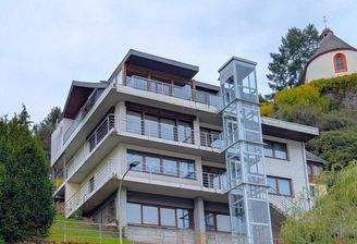 Moderne Architektenvilla mit Panoramaaufzug