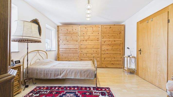 Schlafzimmer 1.OG.jpg