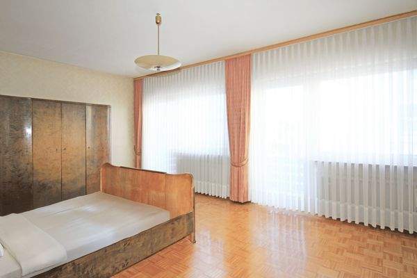 Hauptschlafzimmer mit 2 Zugängen zum Westbalkon