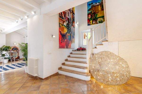 Treppenaufgang ins Obergeschoss