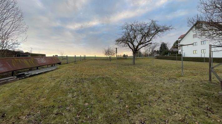 Blick ins Grundstück