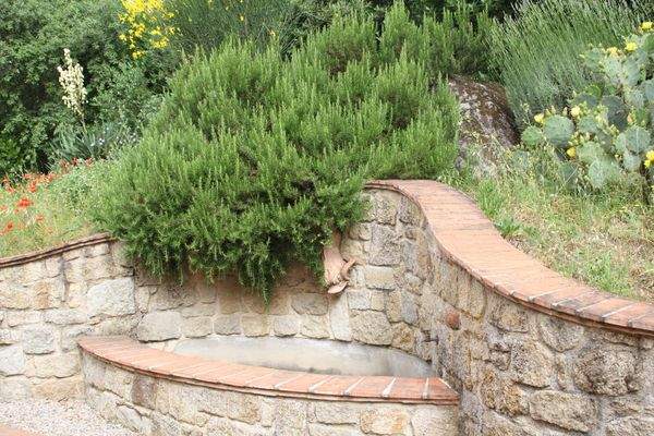 Naturstein  Wasserstelle