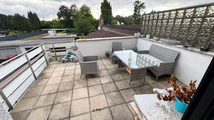 ETW mit Garten Neu 25 Balkon