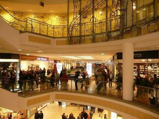 EKZ Limbecker Platz mit 170 Shops + Gastros,