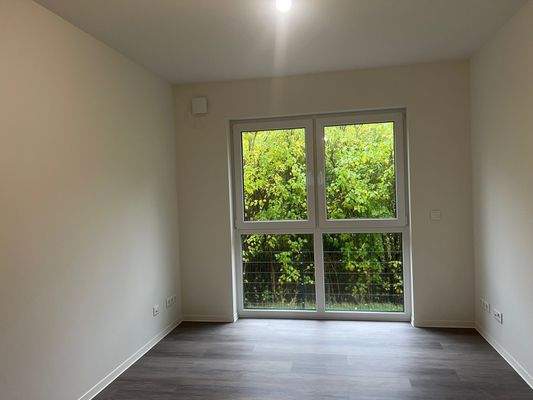 Helles Zimmer mit Fenster