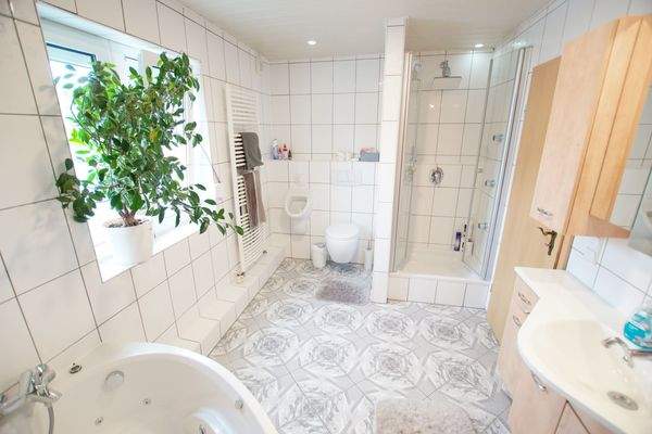 Modernes Badezimmer