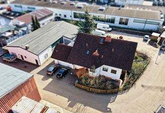 Wohnhaus mit Lagerhalle