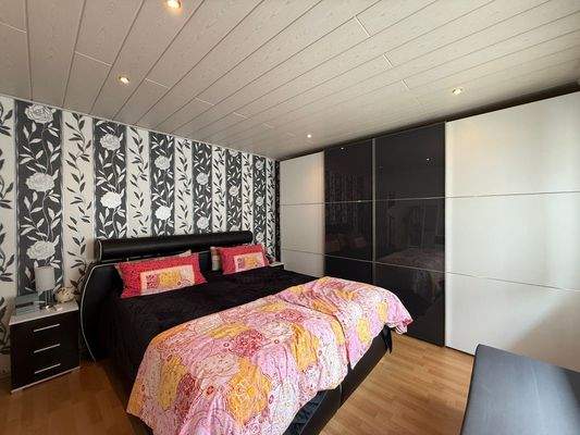 OG Schlafzimmer Bild 1