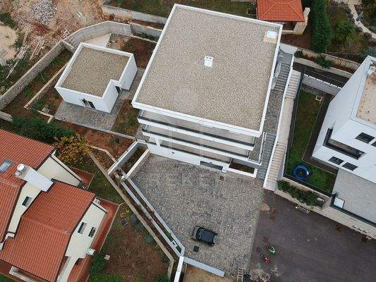 Wohnkomplex mit Garage und Stellplätzen