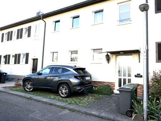 Hauseigener KFZ-Stellplatz Bild 1