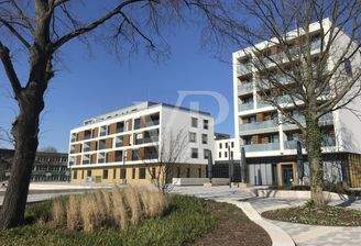 Rückansicht mit Blick in den Park