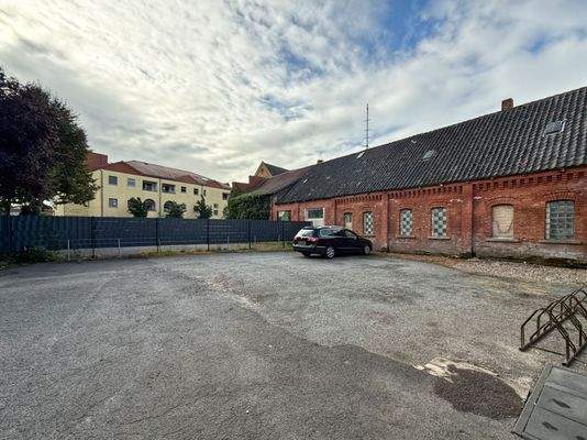 Parkplatz Rückseite