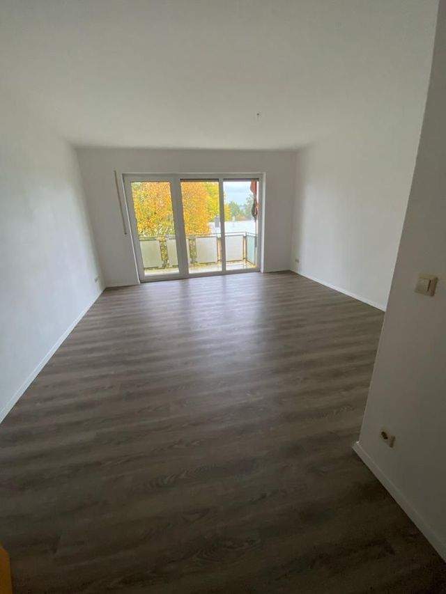 Sehr schöne 2 Raum Wohnung Wilkau-Haßlau Balkon zu vermieten - Photo 1