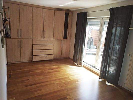 Schlafzimmer 1 (2).jpg