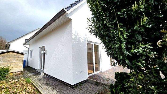 seitliche Ansicht mit Nebengang