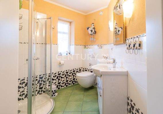 Bad mit Dusche im Erdgeschoss