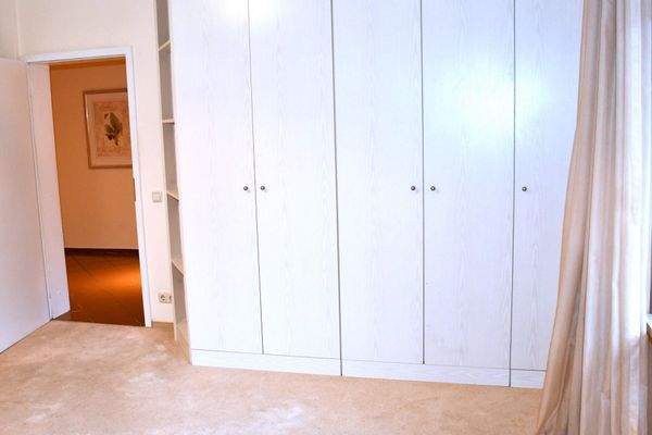 Schlafzimmer mit Einbauschrank