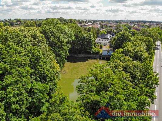 Private Badeanstalt mit Gartenhaus – Ruheoase direkt vor der Haustür