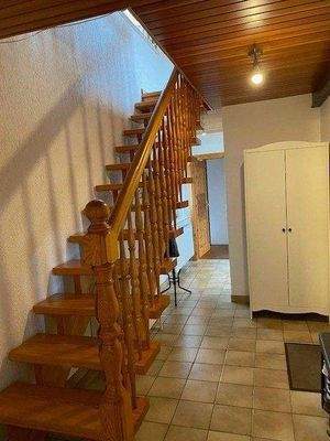 Flur und Aufgang ins OG
