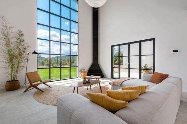 Stylische Neubaufinca mit Pool in Santa Maria