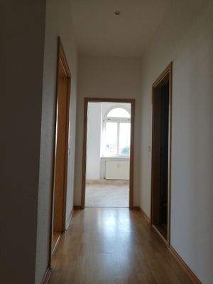 Flur mit Blick in Richtung Küche
