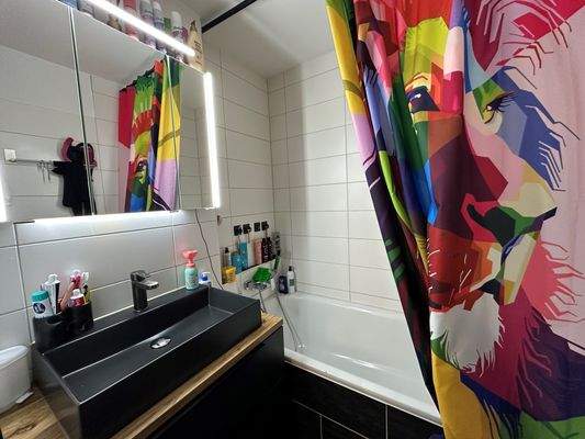 Badezimmer mit Waschmaschinenanschluss