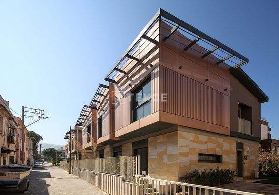 Seaview Villas with Private Gardens in İzmir Güzelbahçe