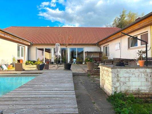 Ca. 874 m² Wohn- und Nutzfl.