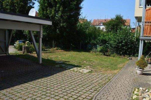 Carport mit Gemeinschaftsfläche Gartenbereich