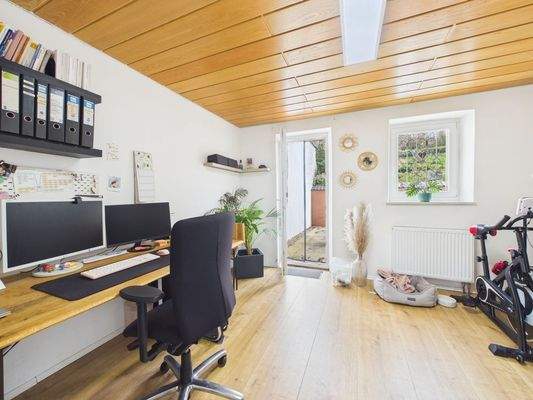 Arbeiten Wohnen mit Zugang zur Terrasse und Garten