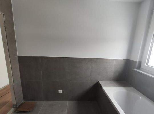 Bad mit Badewanne und Dusche Bild 4