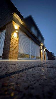Fassade mit Beleuchtung Foto