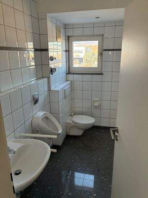 Herrentoilette.jpg