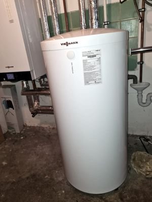 Viessmann Brennwerttherme und Wasertank KG.jpg