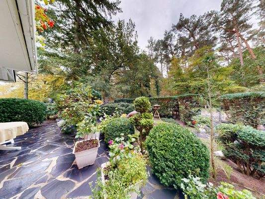 Außenbereich mit Blick ins Grüne